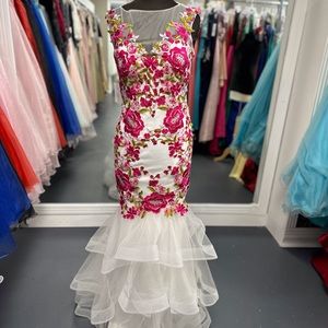 Colors prom/pageant Dress size 10